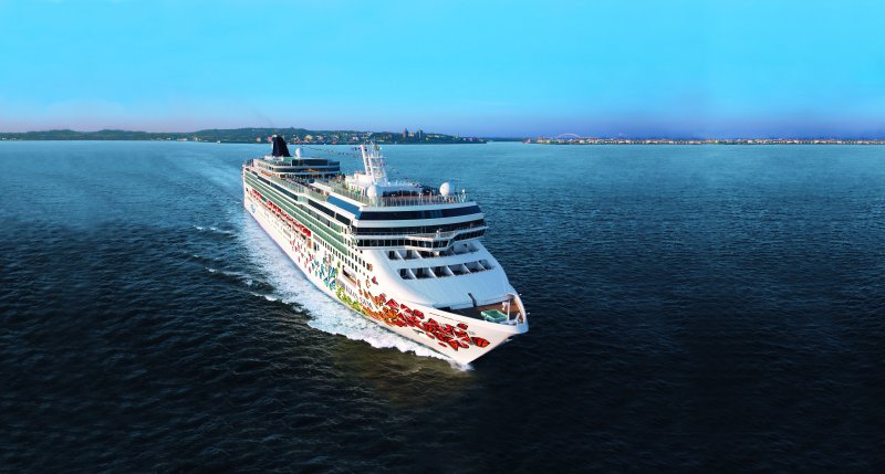 Aerial Gem - Arrival New York 12/18/07
Norwegian Gem - Norwegian Cruise Line