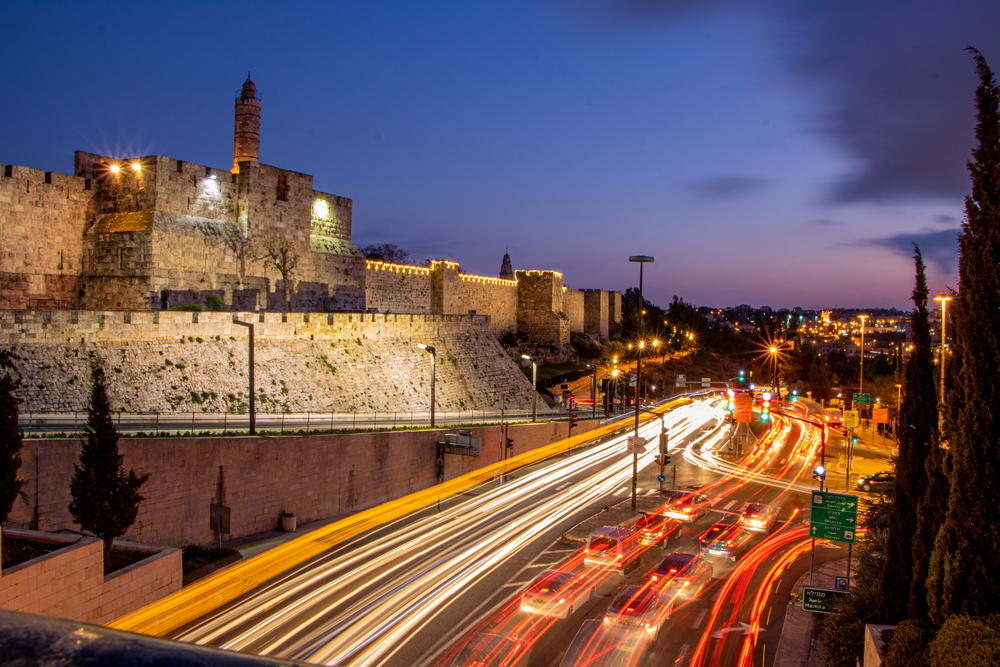 נוף חומות ירושלים והכותל המערבי בירושלים בערב