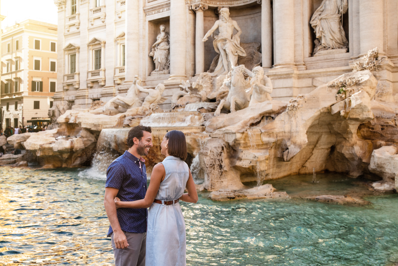 זוג במזרקת טרווי