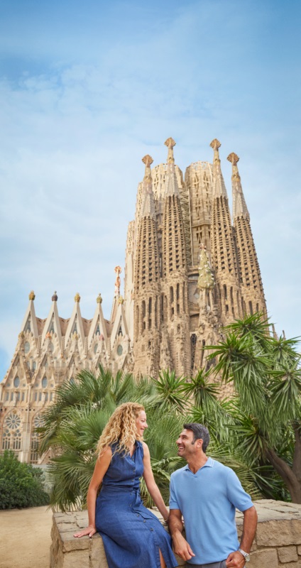 זוג מול הקתדרלה סגרדה פמיליה
