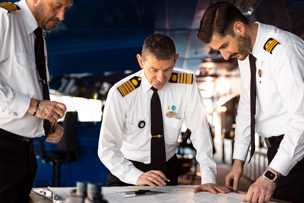 קציני האוניה בגשר