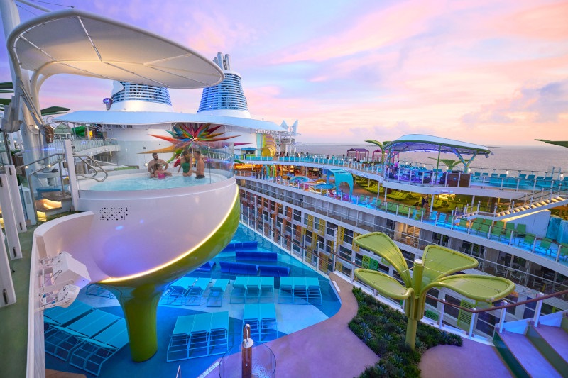 אנשים בג'קוזי