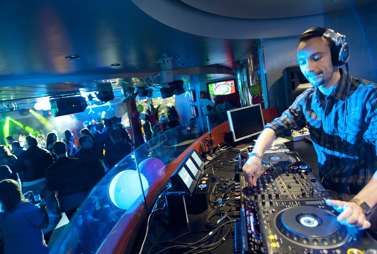 "EN_dj_04.jpg"